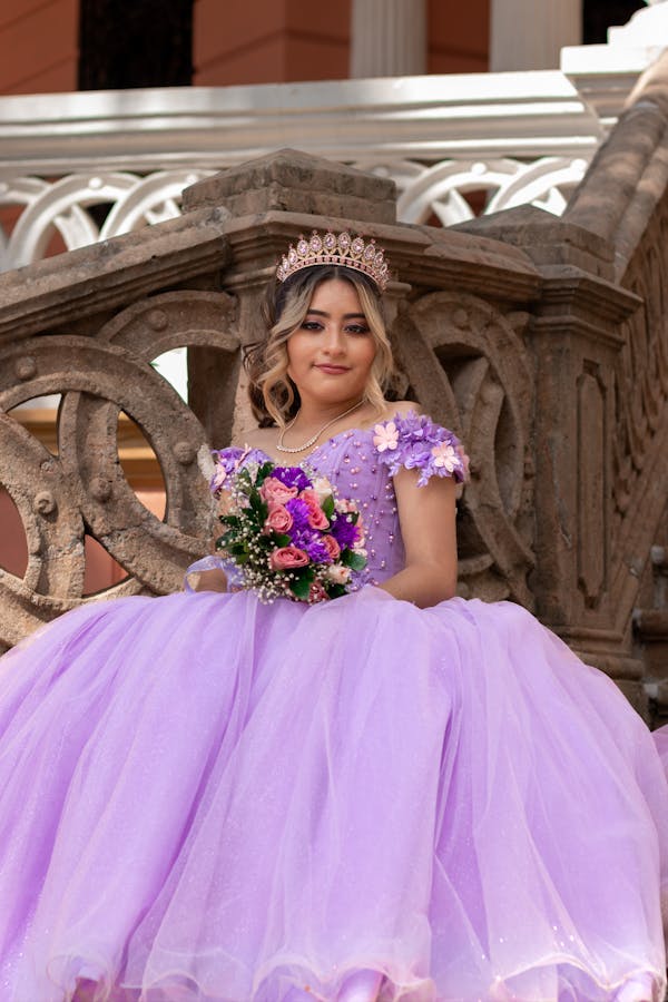 free-photo-of-young-woman-in-a-purple-dress-holding-a-bouquet-of-flowers